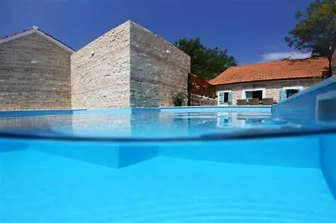 Donje Rastane Rural Home With Heated Pool Rastane