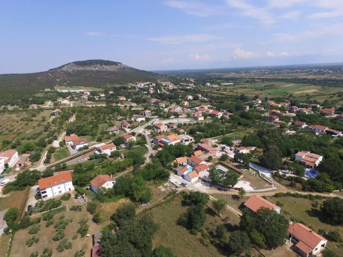 Donje Rastane Rural Home With Heated Pool Rastane
