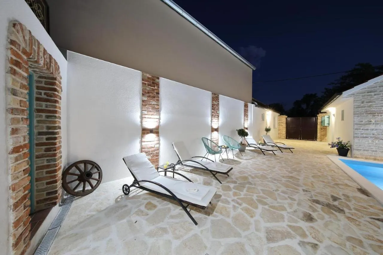 בית נופש Donje Rastane Rural Home With Heated Pool Rastane