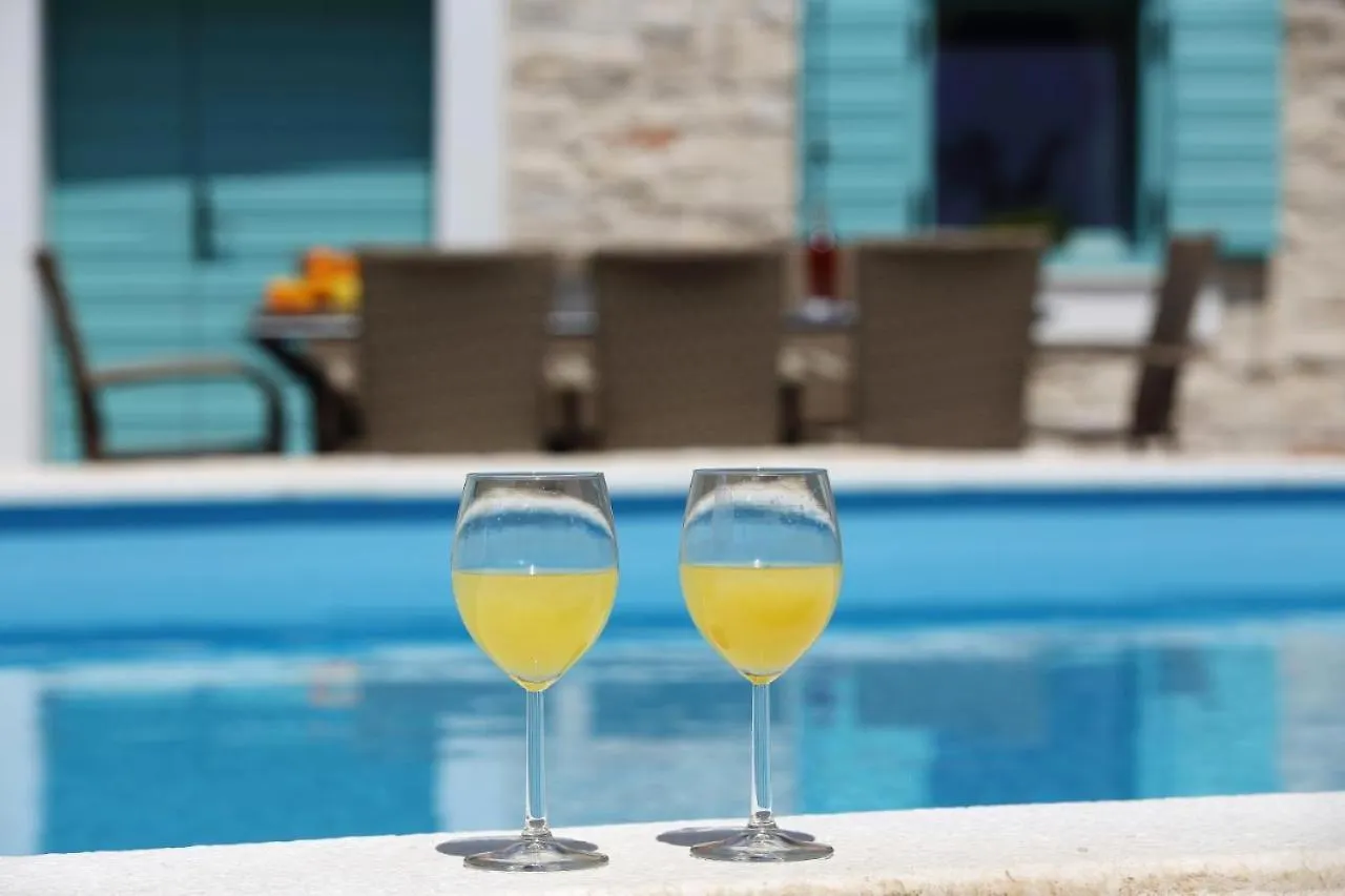 בית נופש Donje Rastane Rural Home With Heated Pool Rastane