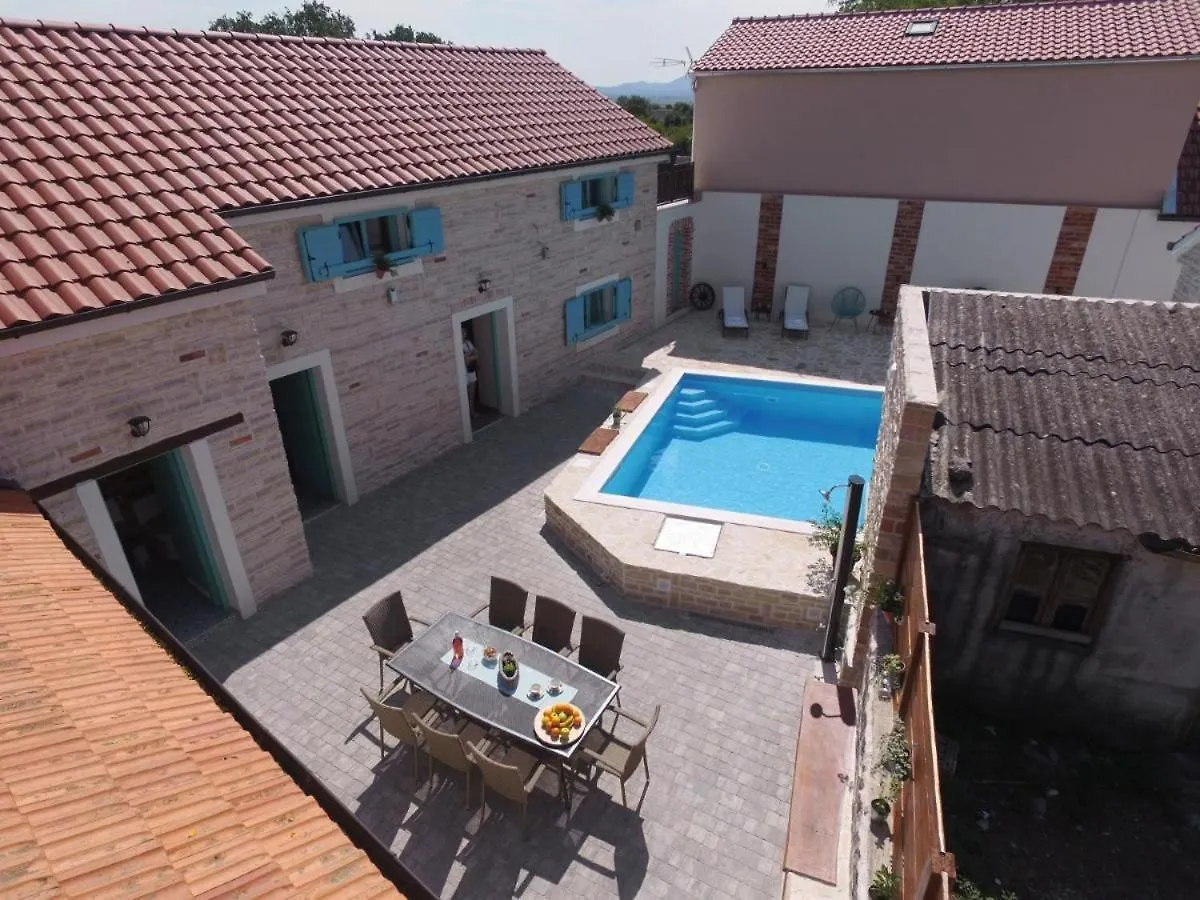 בית נופש Donje Rastane Rural Home With Heated Pool Rastane