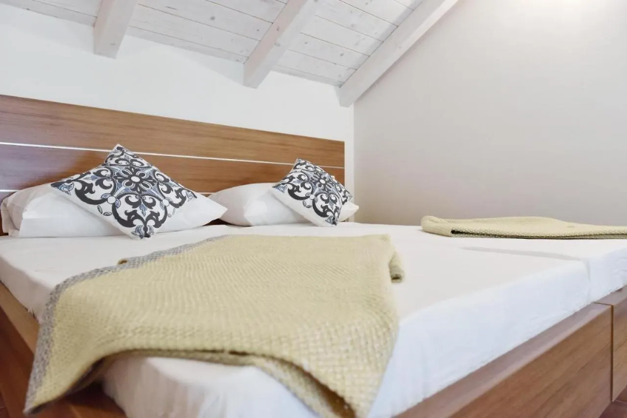 בית נופש Donje Rastane Rural Home With Heated Pool Rastane